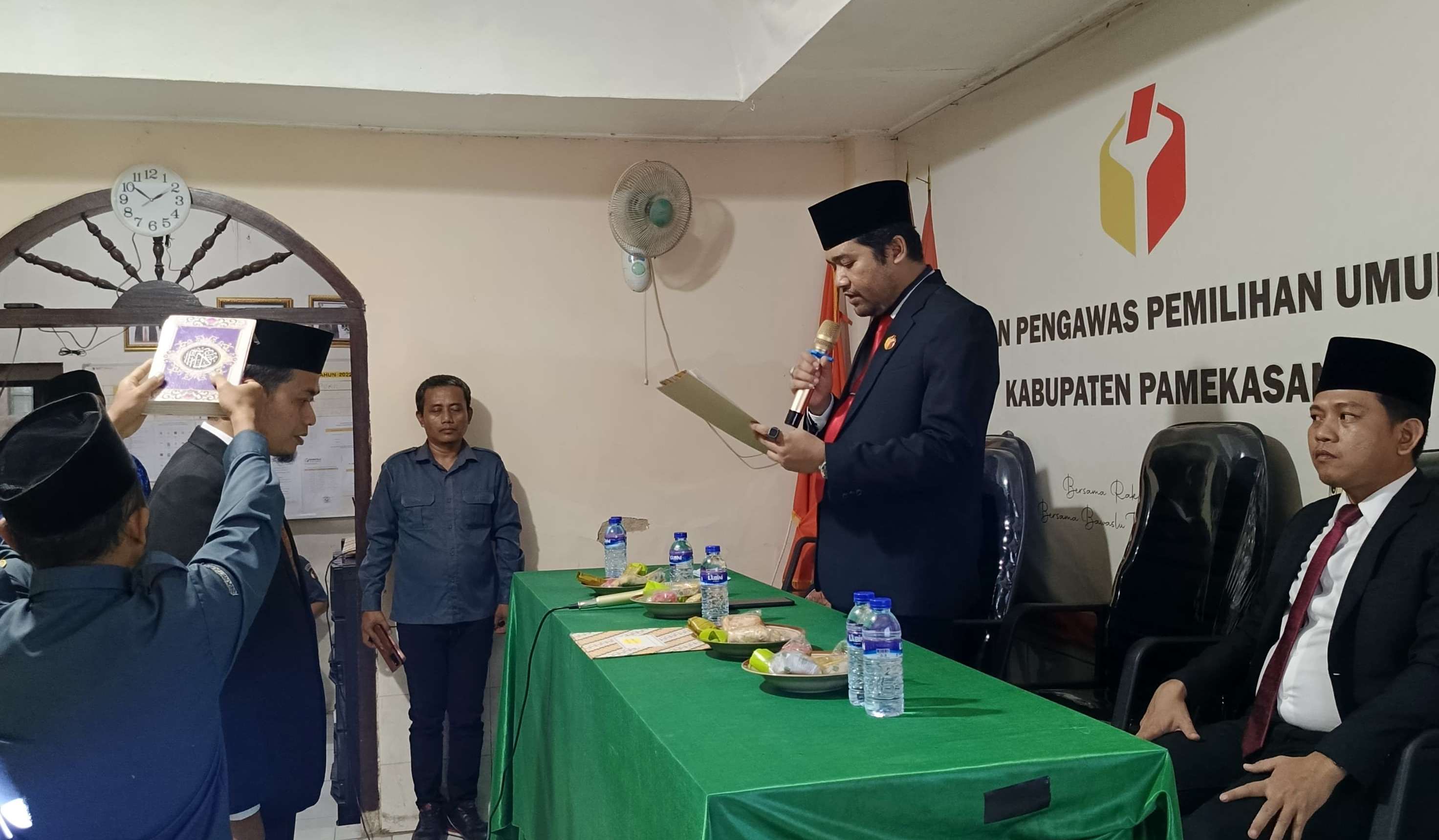 pelantikan Ali Wafa Anggota Panwas Kecamatan Pasean yang terpilih