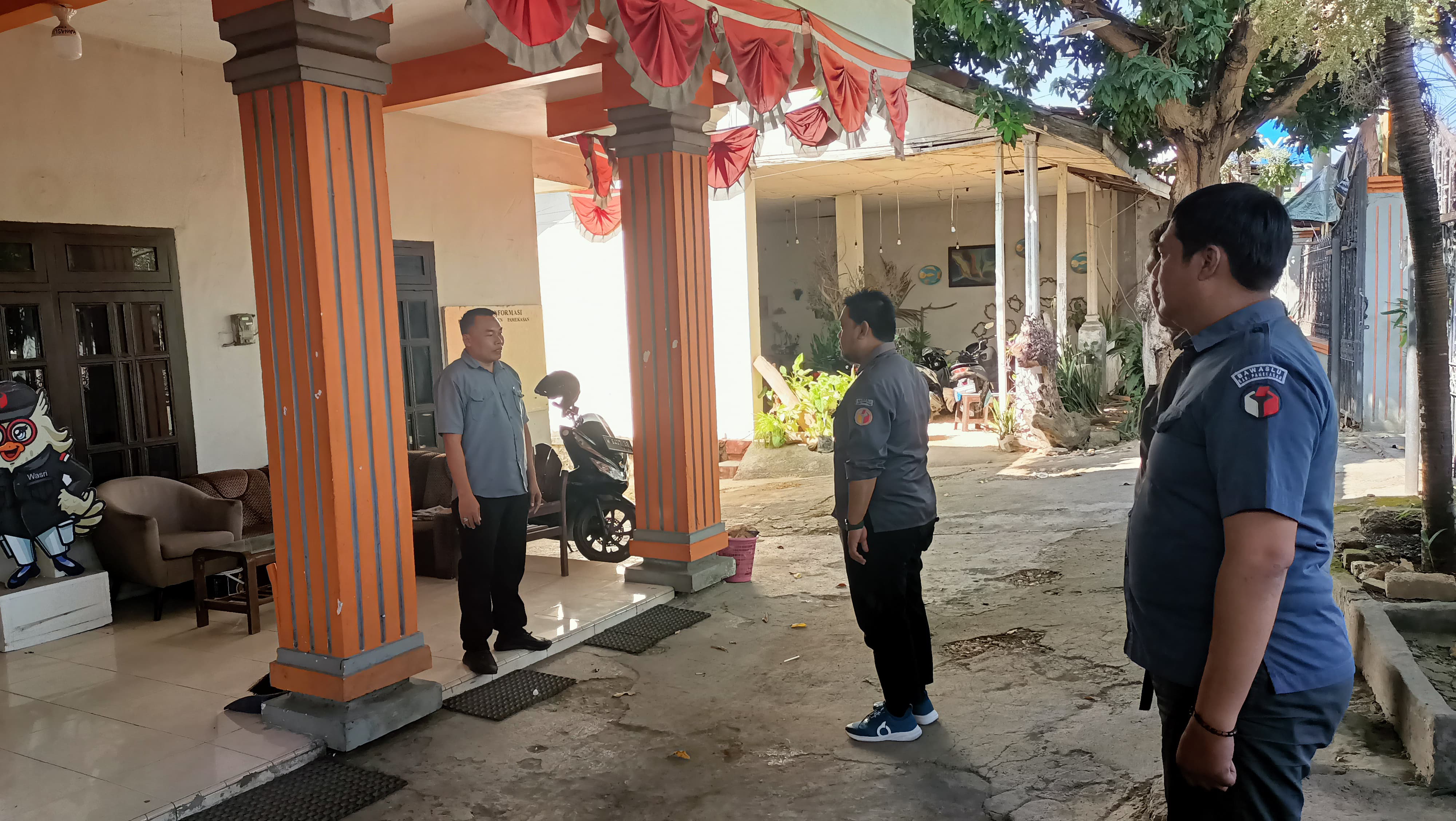 Abdul Bari Pimpin Langsung Apel Pagi, serta memberikan arahan kepada peserta apel. (03/06/2024)