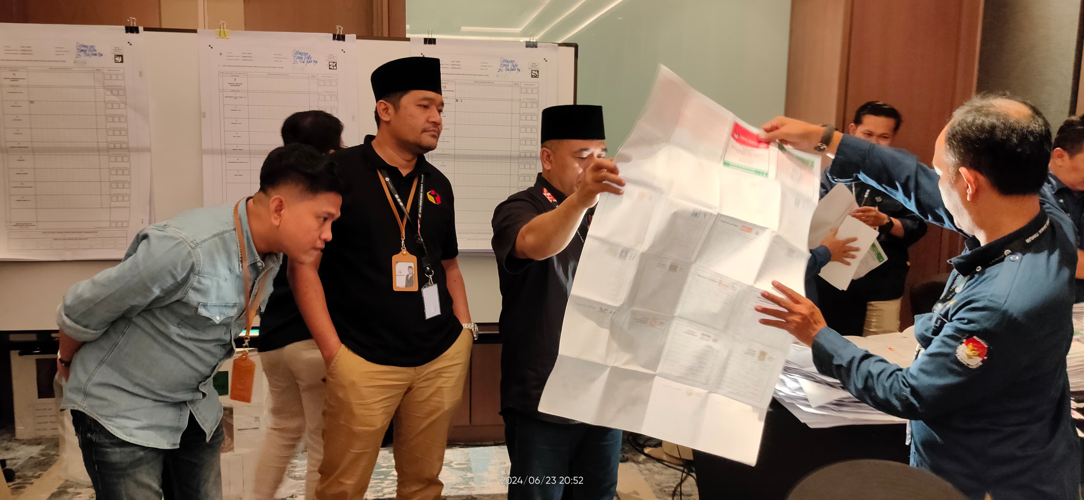 Bawaslu Pamekasan Awasi Ketat Penghitungan Suara Ulang di Surabaya