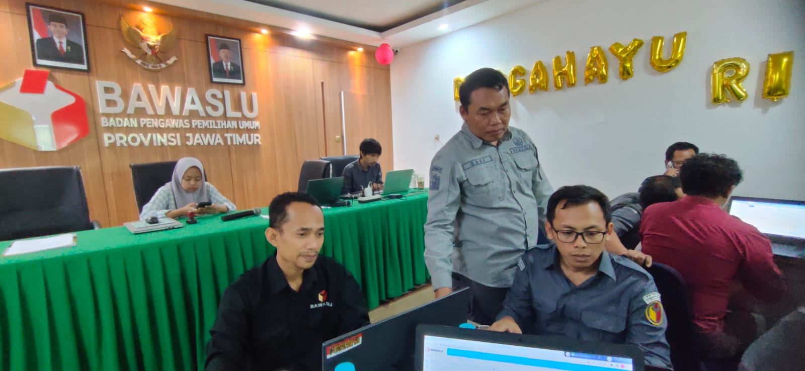 Bawaslu Pamekasan dan Bawaslu Kabupaten/Kota Se-Jawa Timur Ikuti Rakernis Pengisian Instrumen Monitoring dan Evaluasi Keterbukaan Informasi Publik