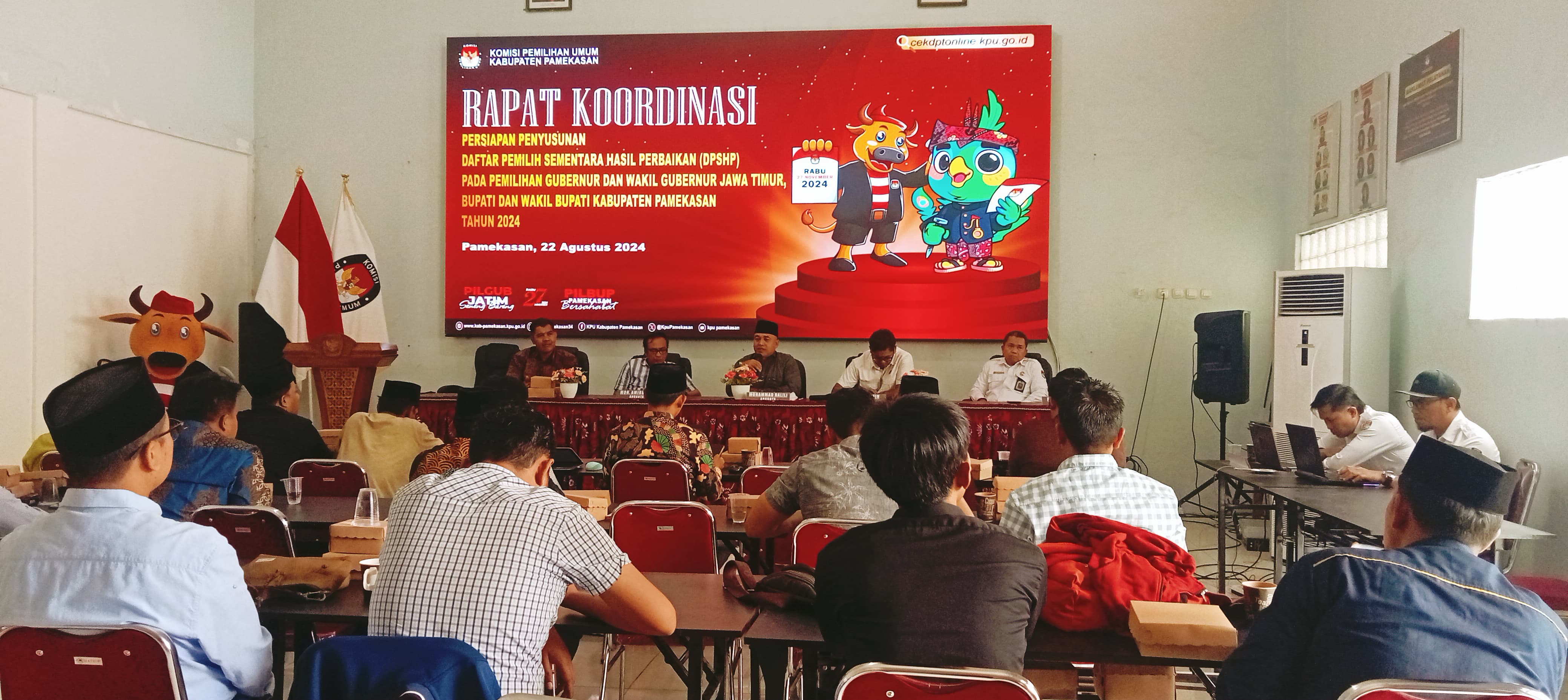 Divisi P2H Bawaslu Pamekasan hadiri Rapat Koordinasi Penyusunan DPSHP Pemilihan 2024 di Pamekasan
