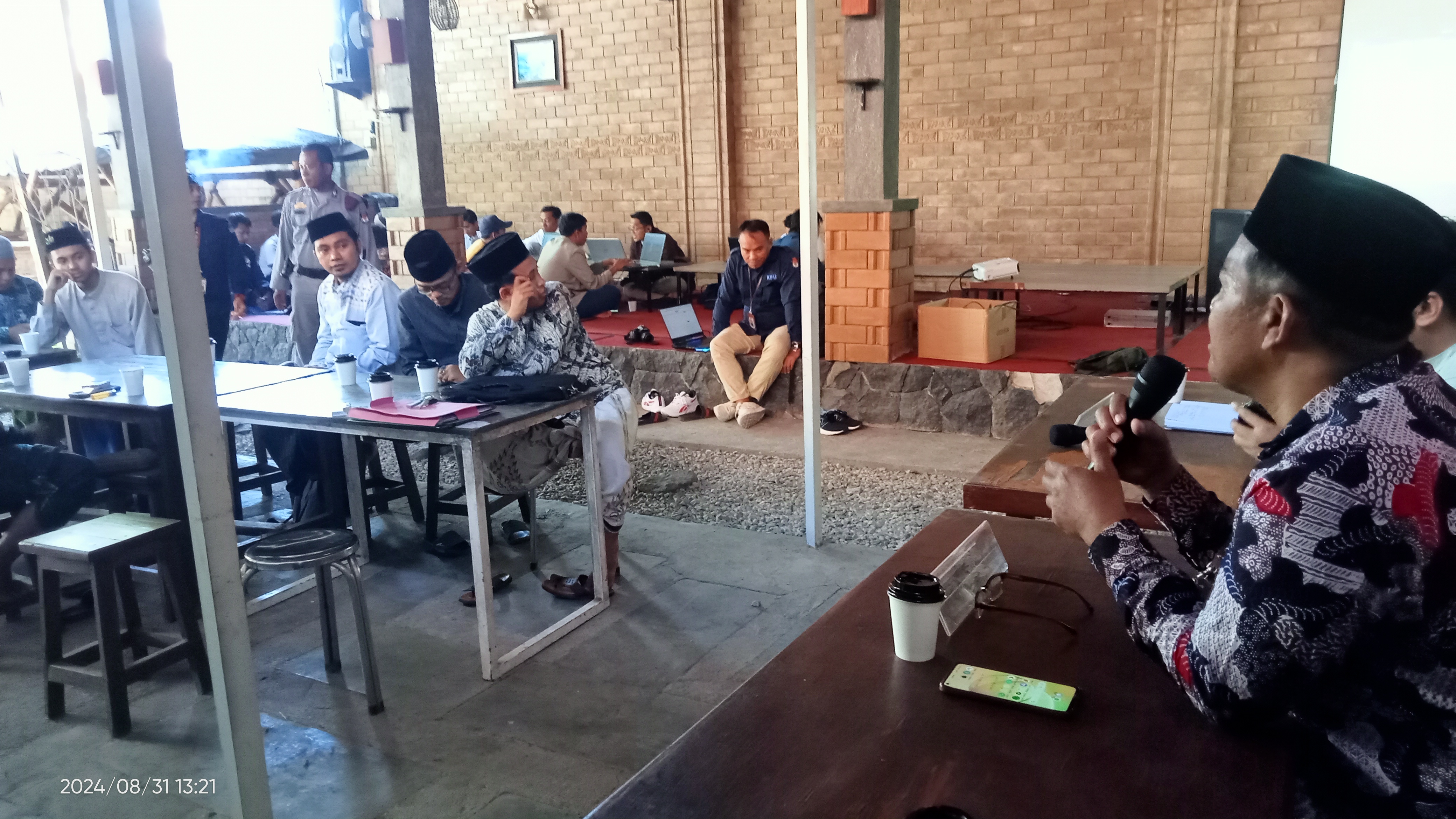 Abdullah Saidi, Koordinator Divisi Pencegahan, Partisipasi Masyarakat, dan Humas Bawaslu Pamekasan, menekankan pentingnya akurasi data pemilih