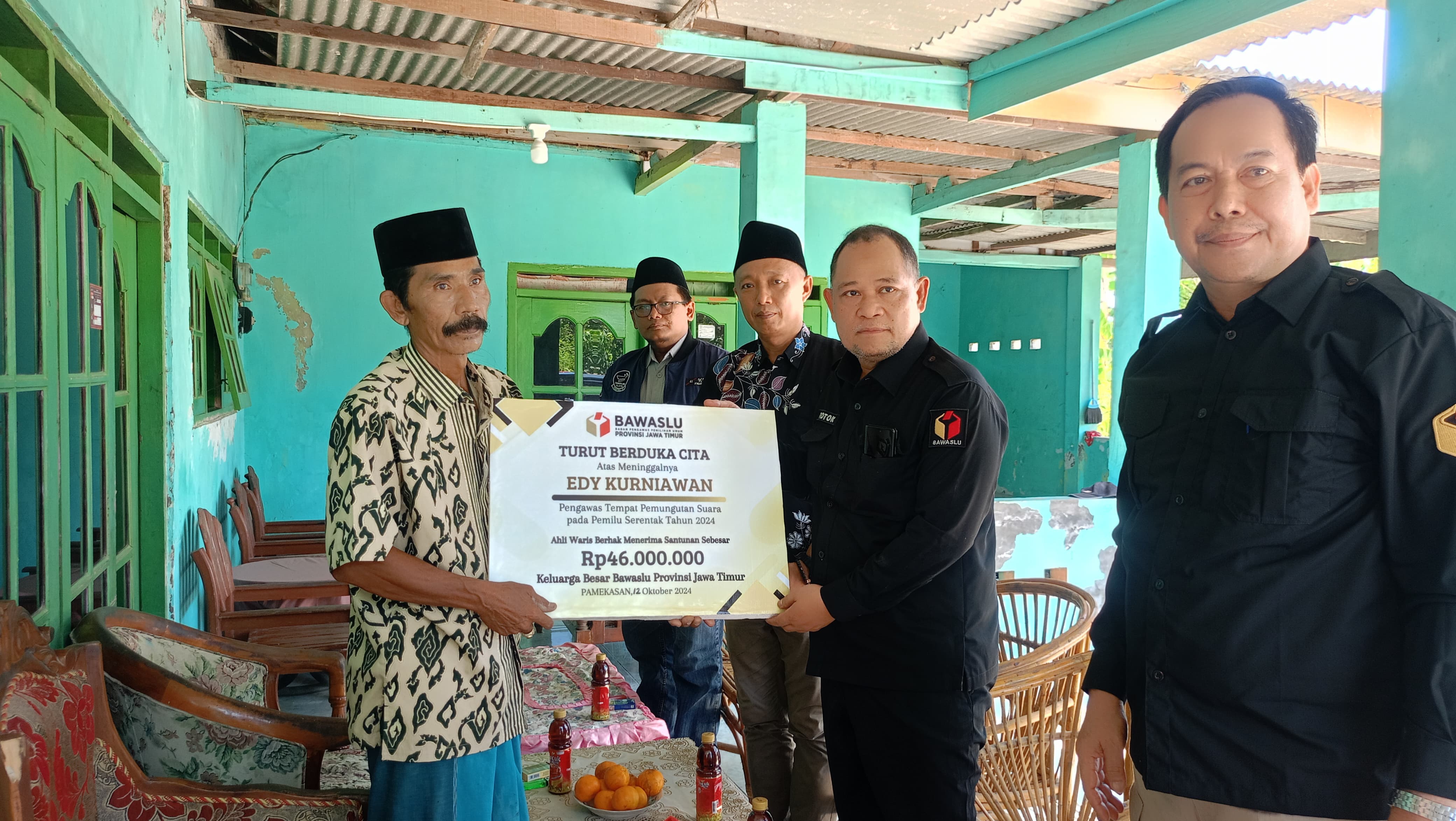 Totok Hariyono Serahkan Santunan Secara Langsung kepada Keluarga PTPS yang Gugur Saat Bertugas di Pamekasan