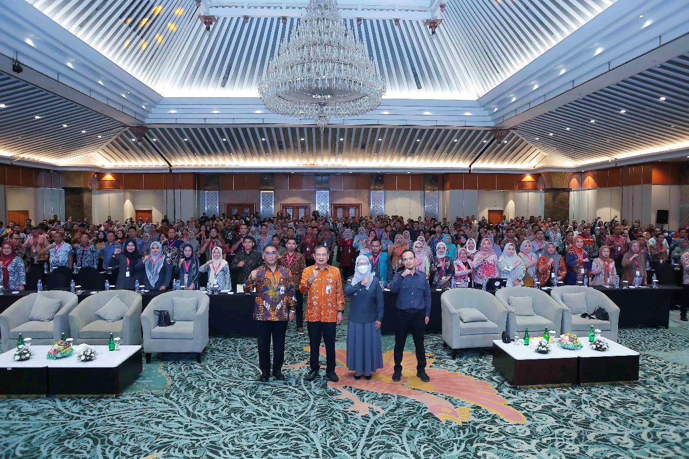 Pamekasan.bawaslu.go.id., Jakarta - Bawaslu RI menggelar Rapat Kerja Teknis (Rakernis) terkait tindak lanjut pelaporan Laporan Harta Kekayaan Aparatur Negara (LHKAN) tahun 2023 dan pembaruan data wajib LHKAN tahun 2024. Acara ini berlangsung selama empat hari, mulai dari 29 September hingga 4 Oktober 2024, bertempat di Hotel Grand Sahid, Jakarta. Kegiatan tersebut dihadiri oleh berbagai unsur pimpinan Bawaslu, mulai dari kepala bagian, sub bagian, perwakilan dari provinsi, kabupaten/kota, Panwaslih. Selain 