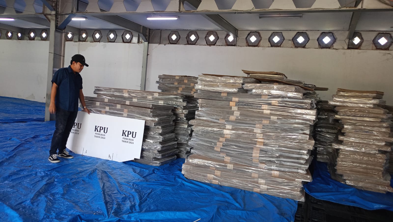 Pengawasan Intensif Logistik Pilkada 2024, Moh Imron: Logistik Pilkada 2024 Pamekasan Hampir Siap