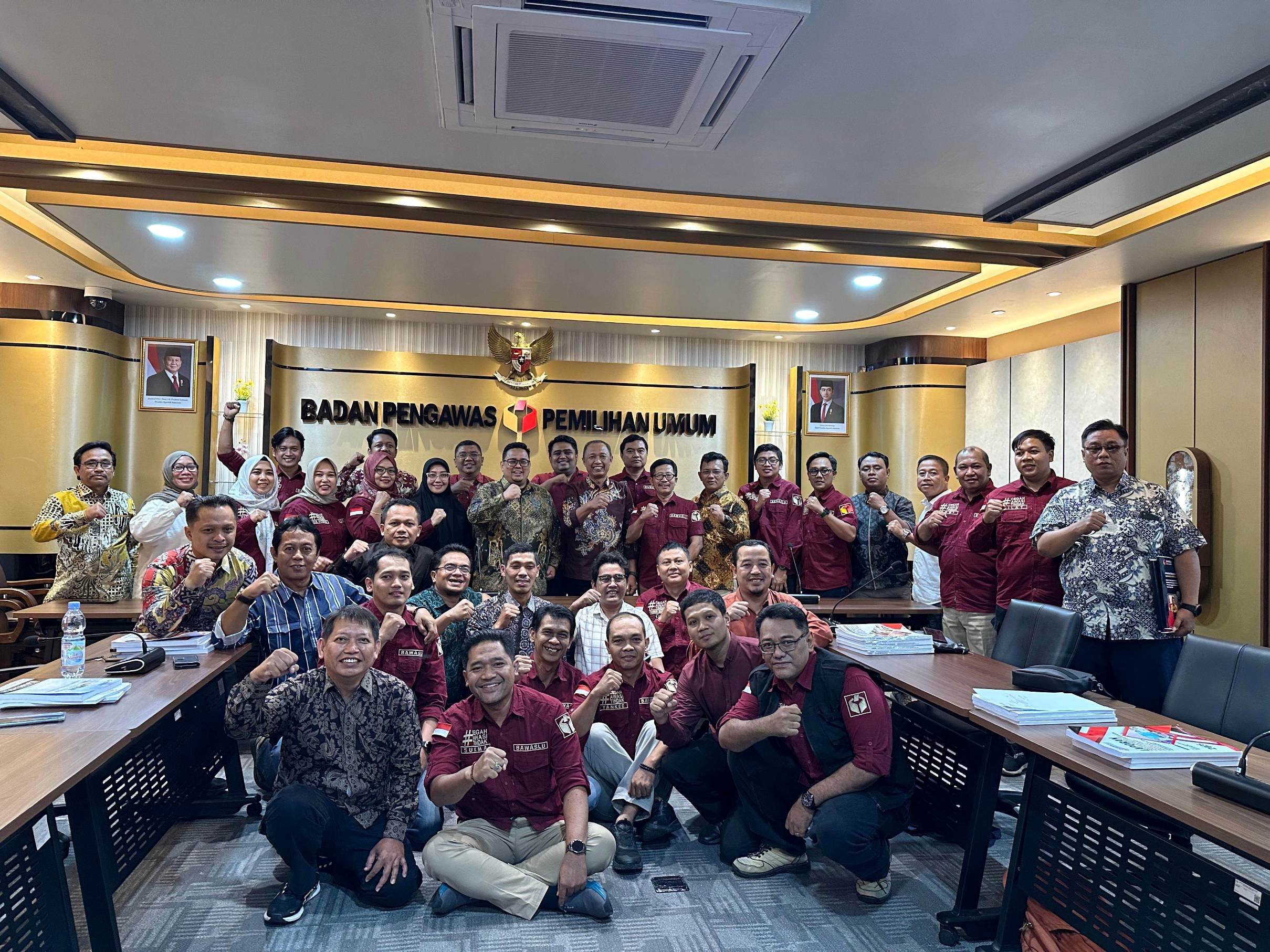 Penyerahan laporan akhir kelembagaan tahun 2025