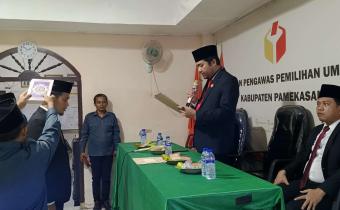 pelantikan Ali Wafa Anggota Panwas Kecamatan Pasean yang terpilih