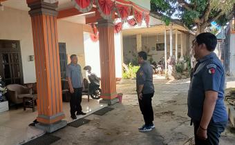 Abdul Bari Pimpin Langsung Apel Pagi, serta memberikan arahan kepada peserta apel. (03/06/2024)