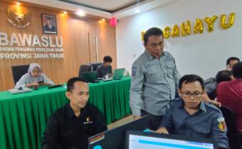 Bawaslu Pamekasan dan Bawaslu Kabupaten/Kota Se-Jawa Timur Ikuti Rakernis Pengisian Instrumen Monitoring dan Evaluasi Keterbukaan Informasi Publik