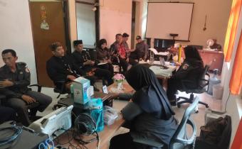 rapat rutin pada Senin (3/11/2025)