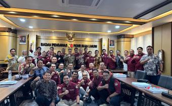 Penyerahan laporan akhir kelembagaan tahun 2025